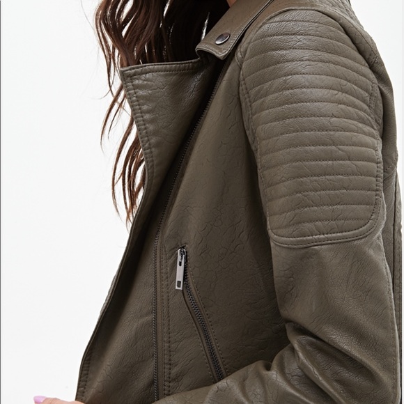 SUPER CUTE! Vegan leather olive jacket - Picture 1 of 4